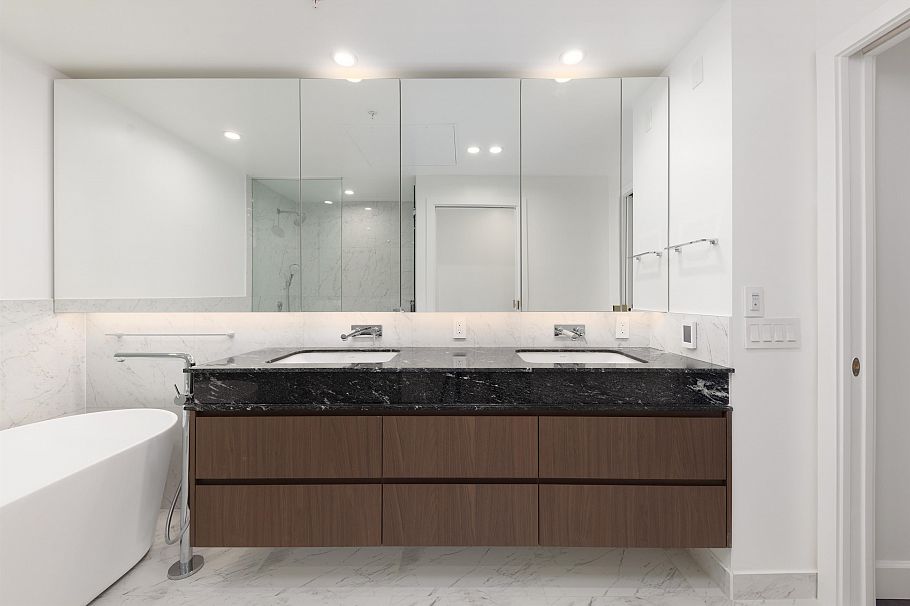 101 3668 W 10th Avenue Vancouver, BC - 18