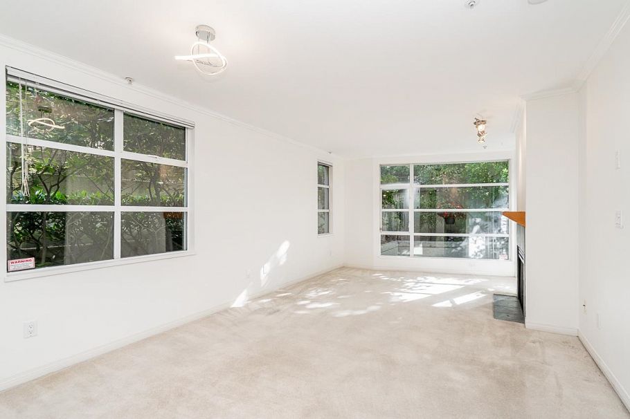 106 2575 W 4th Avenue Vancouver, BC - 5