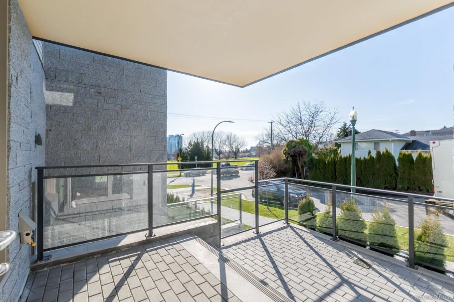 203 389 W 59th Avenue Vancouver, BC - 1