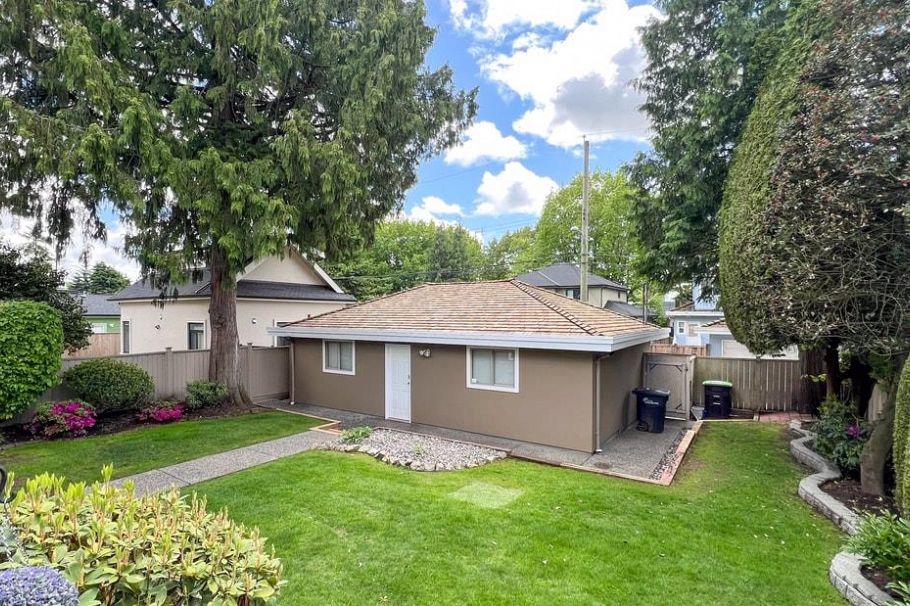 1556 W 62nd Avenue Vancouver, BC - 33