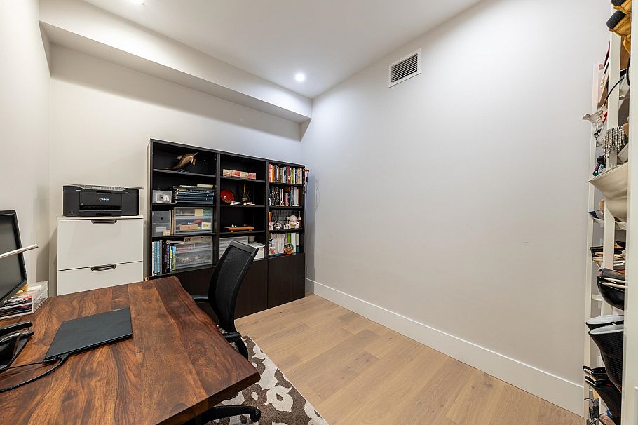 205 1591 Bowser Avenue North Vancouver, BC - 24