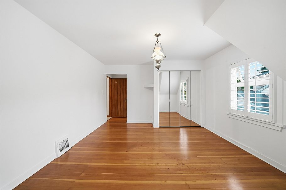 5761 Holland Street Vancouver, BC - 31