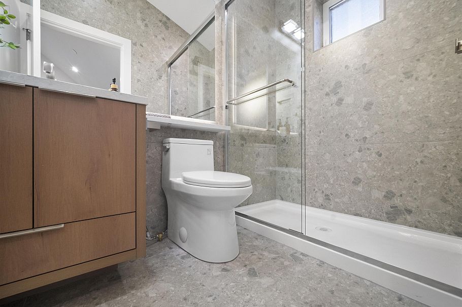 1 2386 E 45th Avenue Vancouver, BC - 21