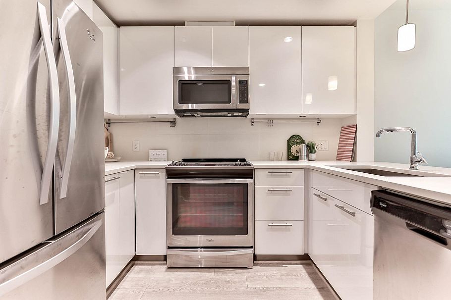 527 723 W 3rd Street North Vancouver, BC - 2