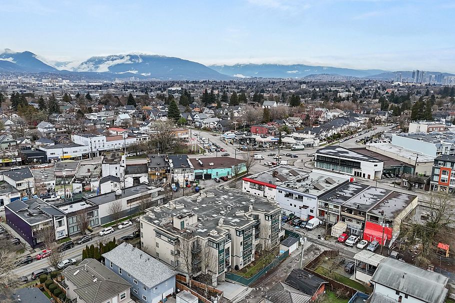 206 688 E 16th Avenue Vancouver, BC - 35