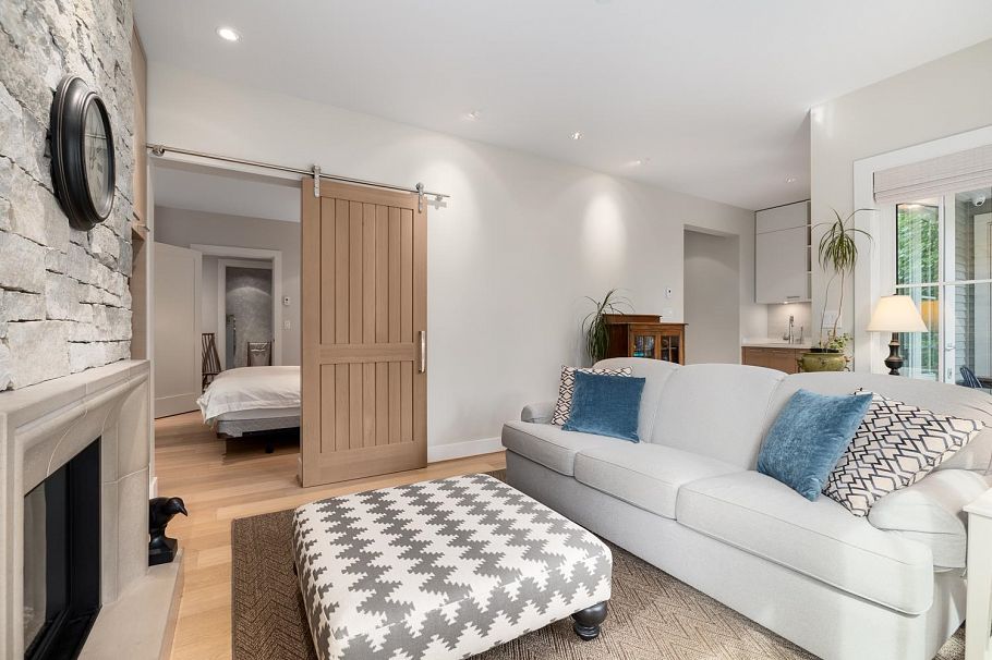 3336 W 38th Avenue Vancouver, BC - 31