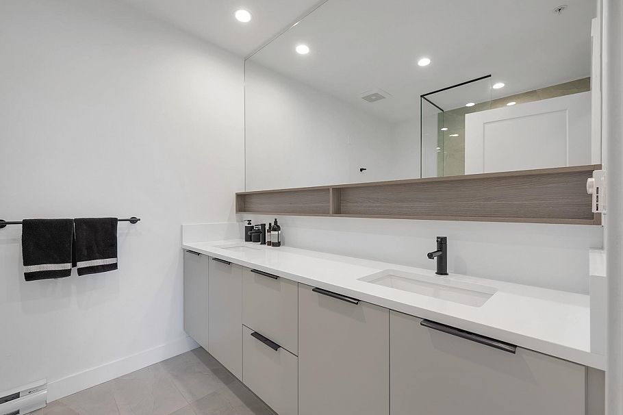 404 2408 Grant Street Vancouver, BC - 24