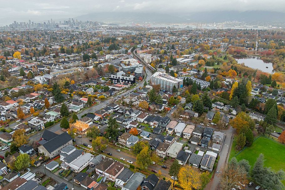 2044 E 22nd Avenue Vancouver, BC - 15