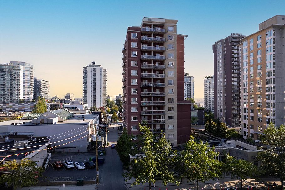 1604 121 W 15th Street North Vancouver, BC - 25