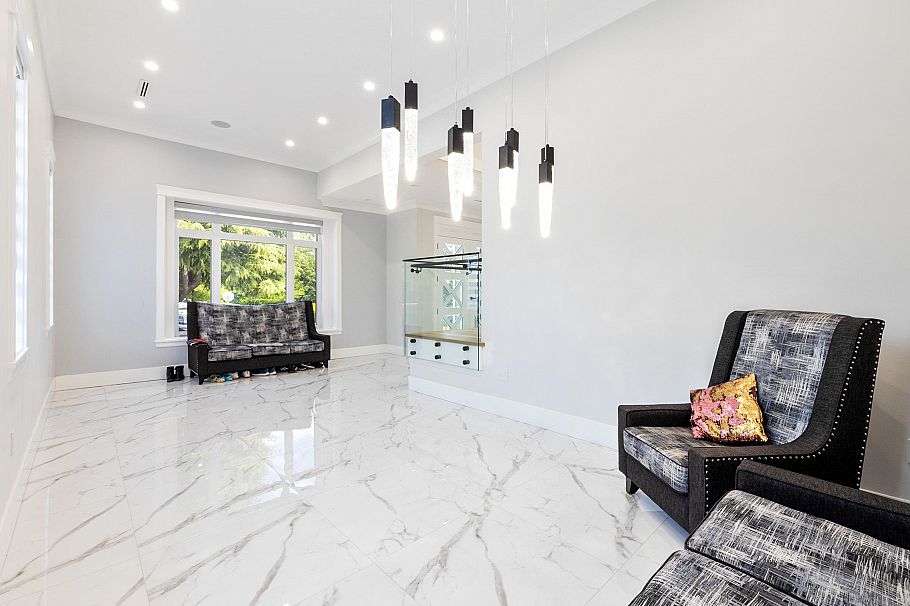 8007 Bradley Avenue Burnaby, BC - 5