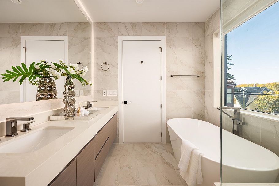 3711 W 24th Avenue Vancouver, BC - 22