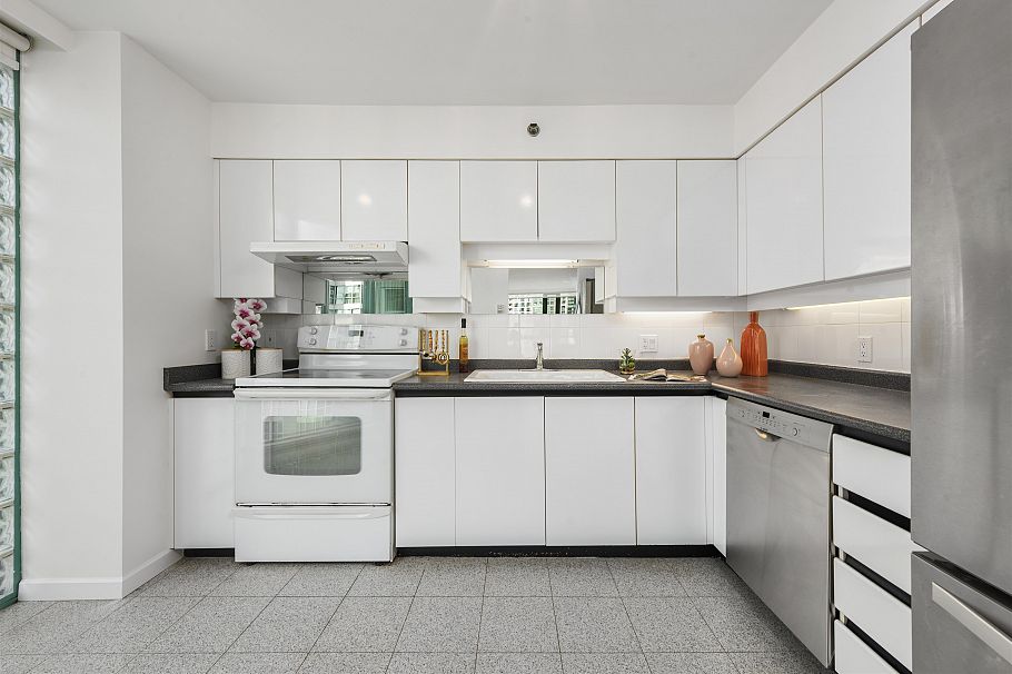 805 1132 Haro Street Vancouver, BC - 13