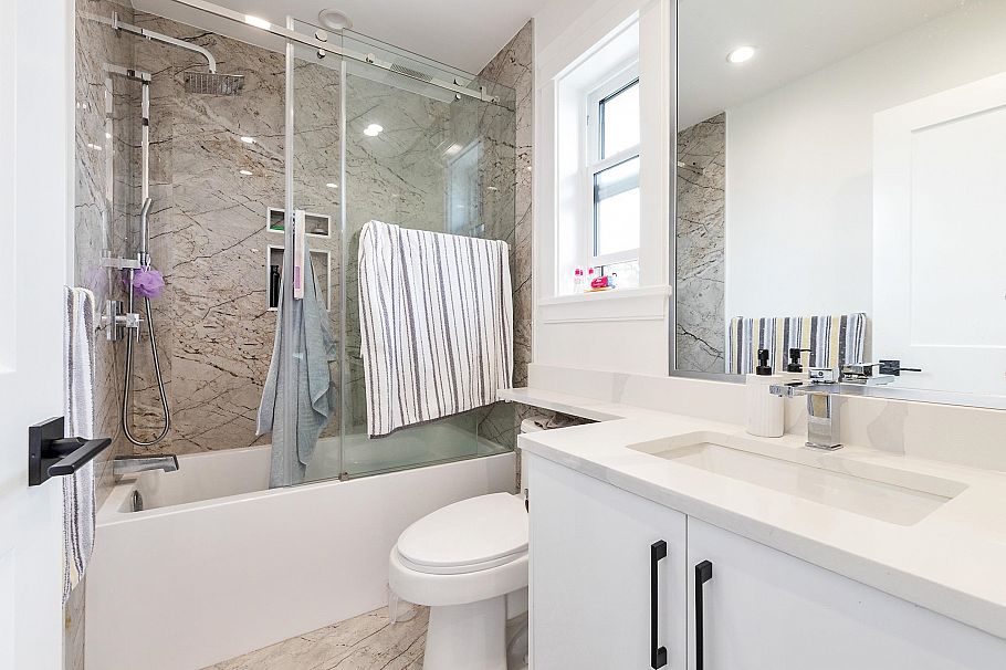 8007 Bradley Avenue Burnaby, BC - 30