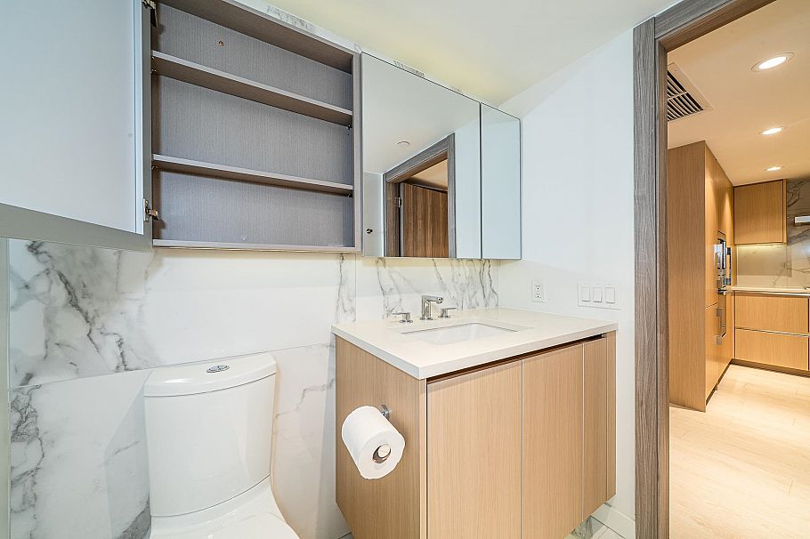 582 8608 Hazelbridge Way Richmond, BC - 26