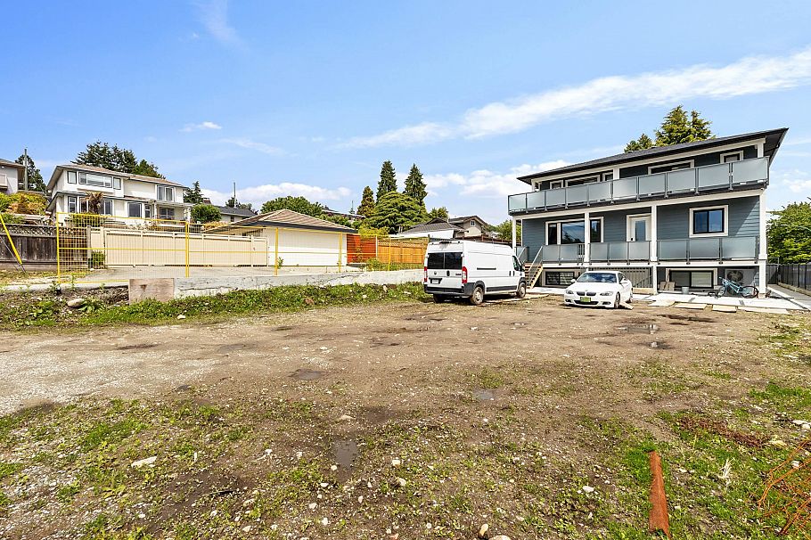 8007 Bradley Avenue Burnaby, BC - 38