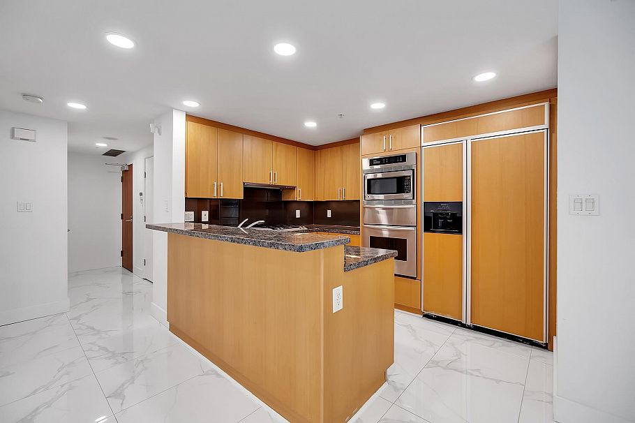 TH31 1277 W Cordova Street Vancouver, BC - 17