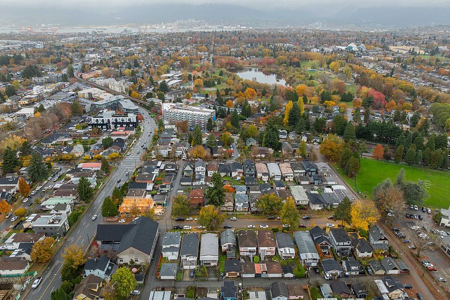 2044 E 22nd Avenue Vancouver, BC - 14