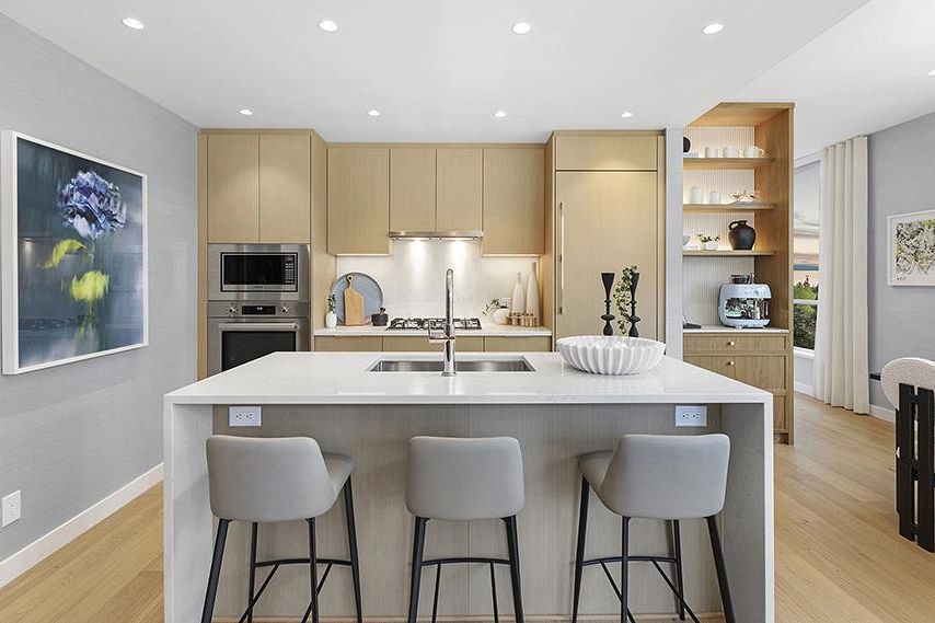 614 6036 Gray Avenue Vancouver, BC - 1