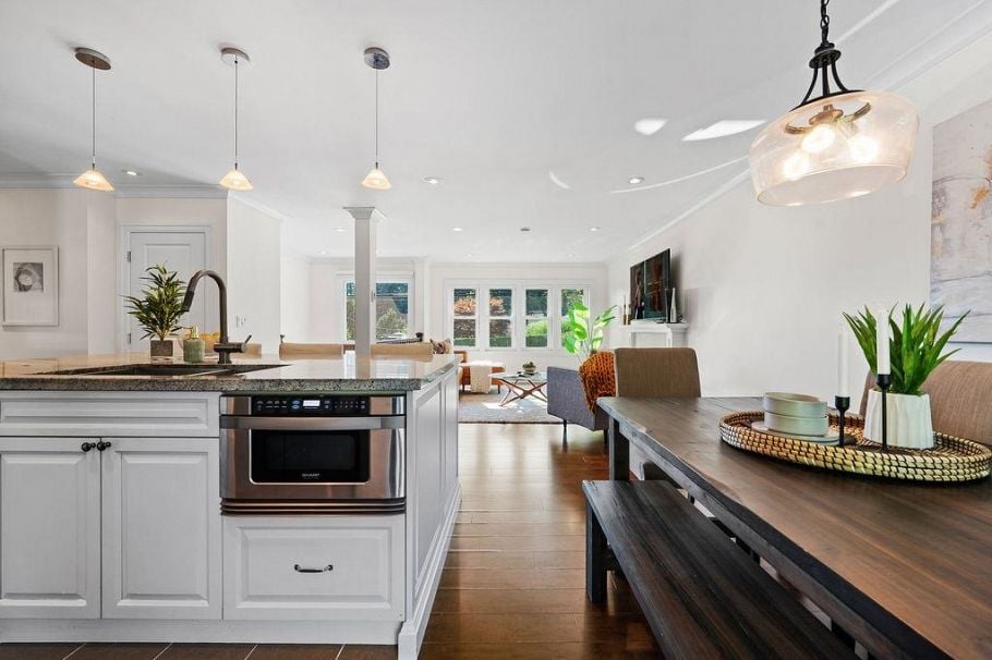 814 Plymouth Drive North Vancouver, BC - 17