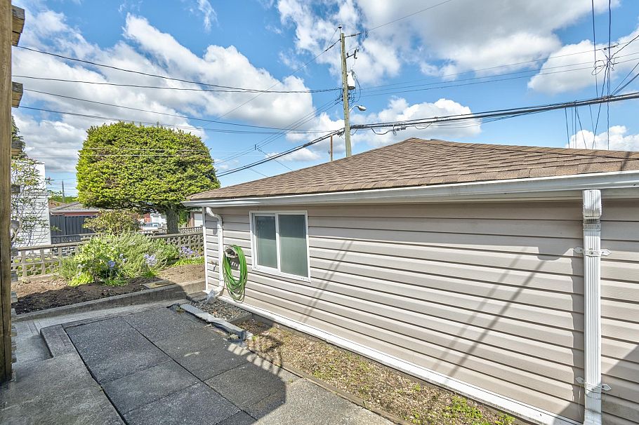 3609 E 29th Avenue Vancouver, BC - 35