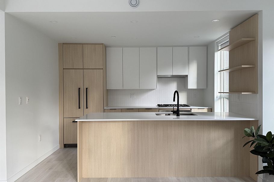 210 2045 Heritage Park Lane North Vancouver, BC - 5