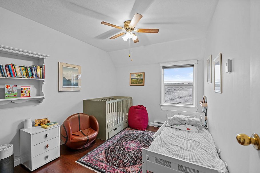 2 410 Mahon Avenue North Vancouver, BC - 25