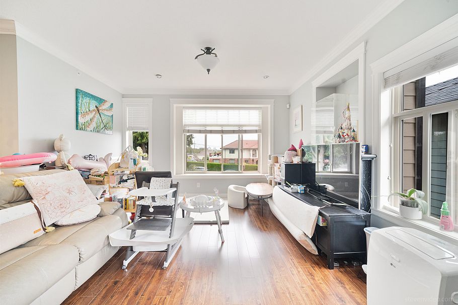 3832 Slocan Street Vancouver, BC - 3