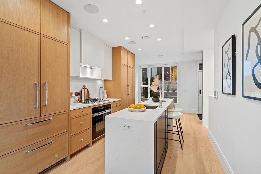 577 W 26th Avenue Vancouver, BC - 5