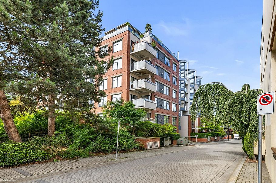 207 2228 Marstrand Avenue Vancouver, BC - 3