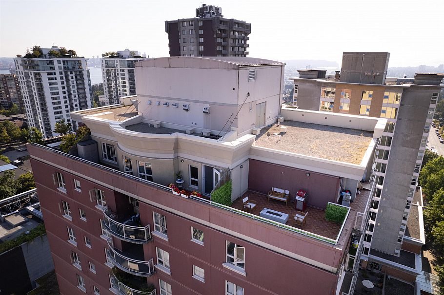 1604 121 W 15th Street North Vancouver, BC - 2