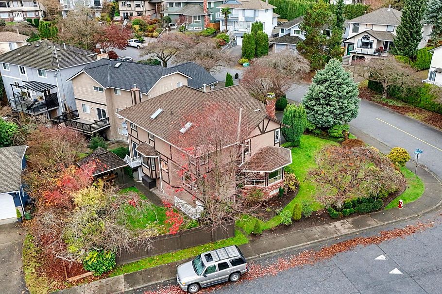 2890 Tempe Knoll Drive North Vancouver, BC - 38