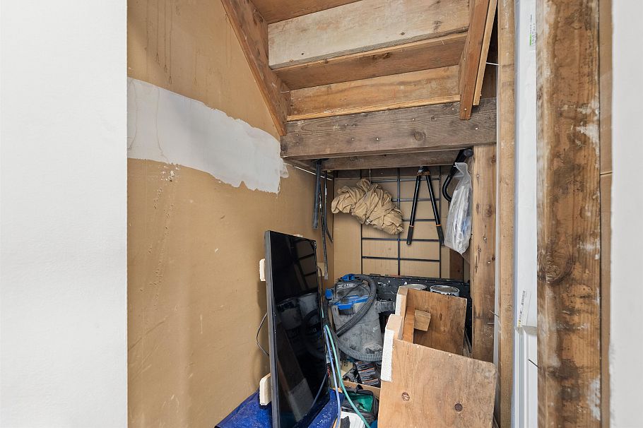 1998 Purcell Way North Vancouver, BC - 31