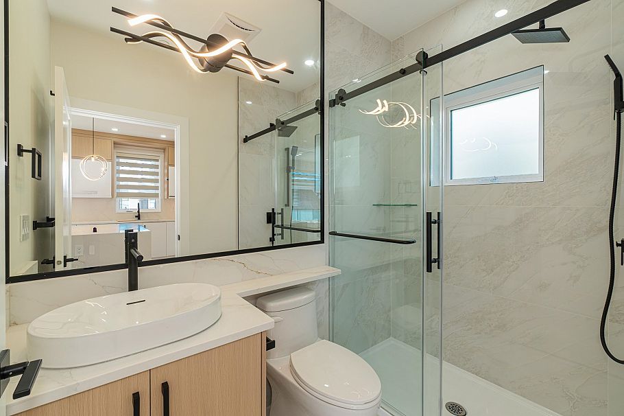 1552 W 66th Avenue Vancouver, BC - 20