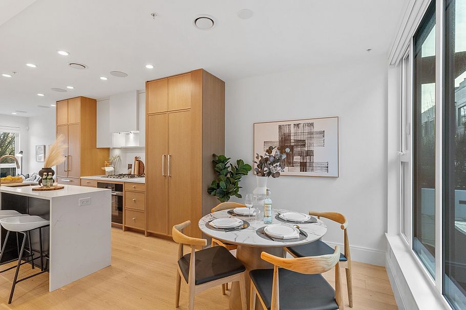 577 W 26th Avenue Vancouver, BC - 3