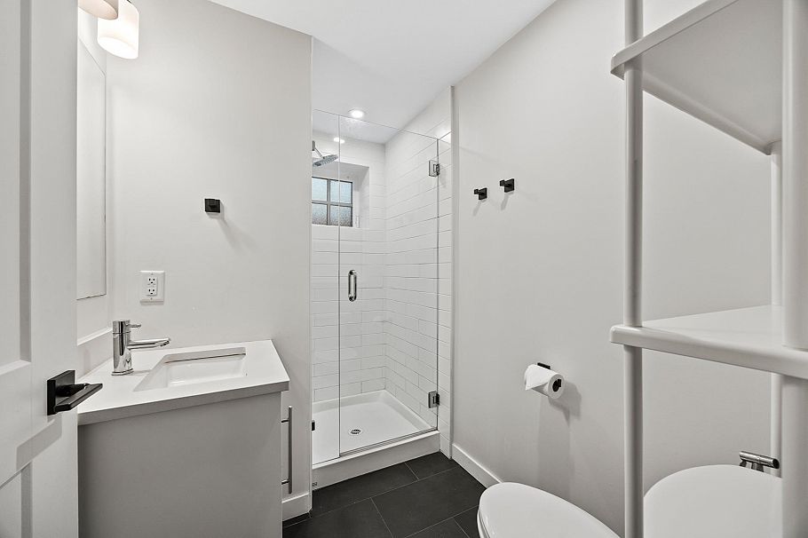 908 E 17th Avenue Vancouver, BC - 28