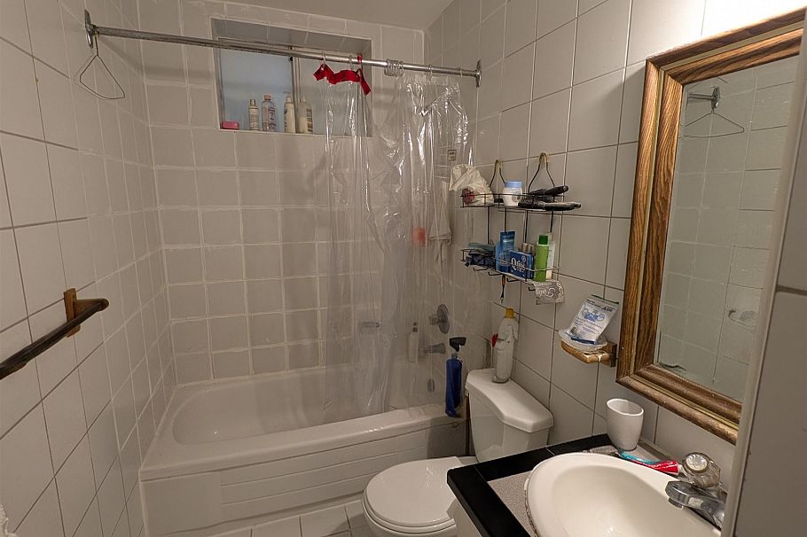 2935 E 17th Avenue Vancouver, BC - 29