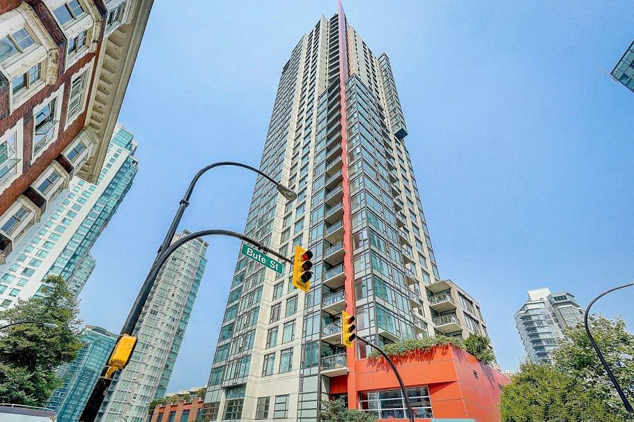 903 1211 Melville Street Vancouver, BC - 16