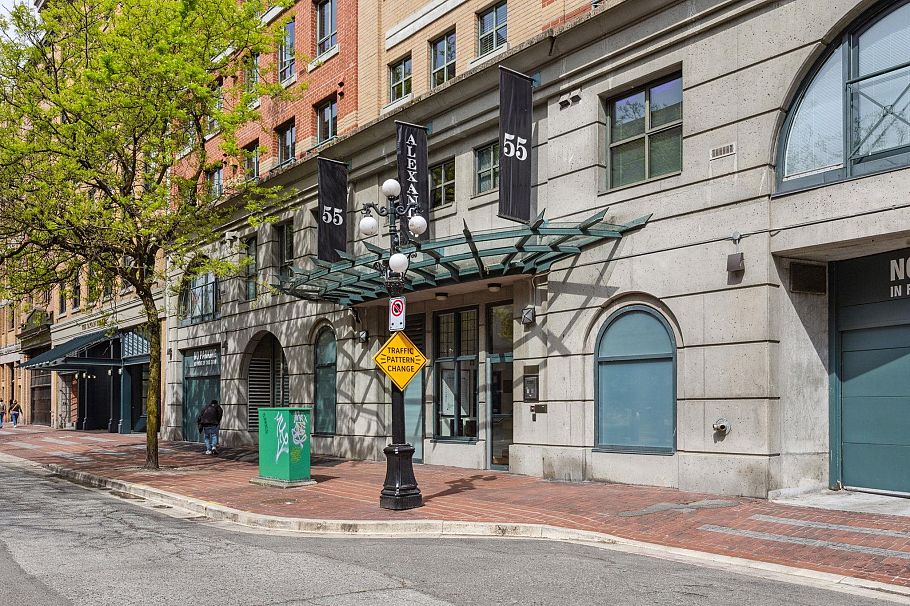 301 55 Alexander Street Vancouver, BC - 2