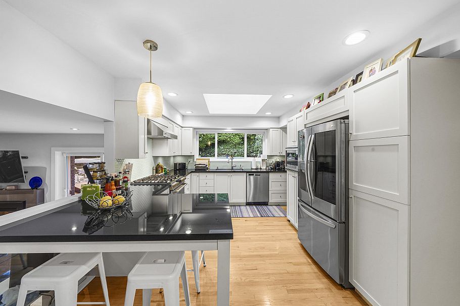 5154 Ranger Avenue North Vancouver, BC - 9