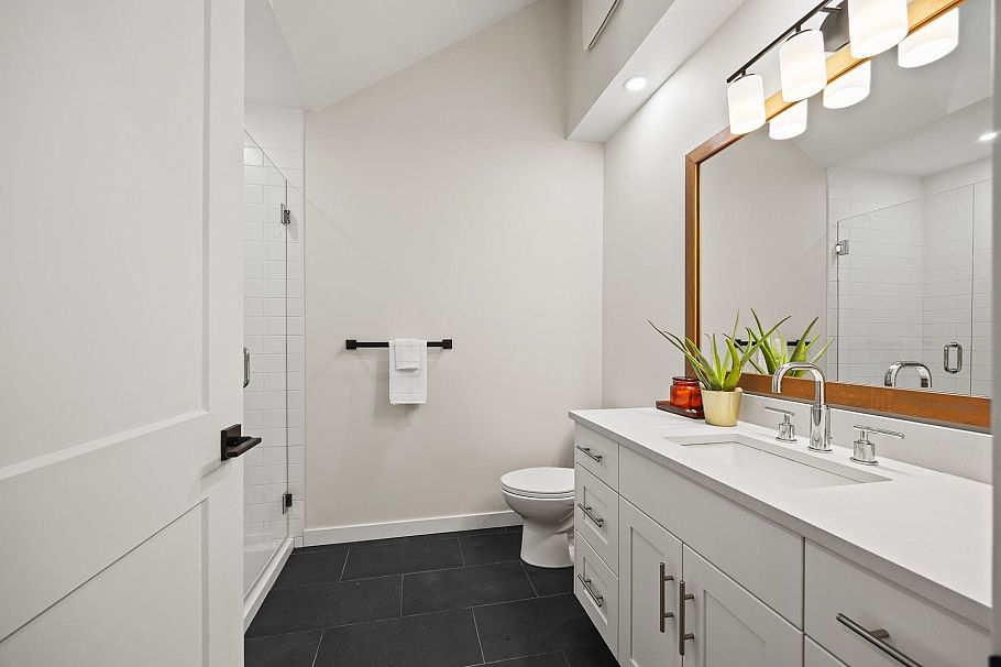 908 E 17th Avenue Vancouver, BC - 21