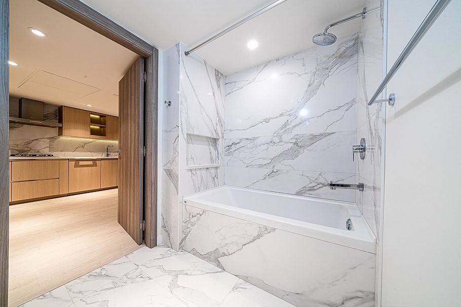 582 8608 Hazelbridge Way Richmond, BC - 25