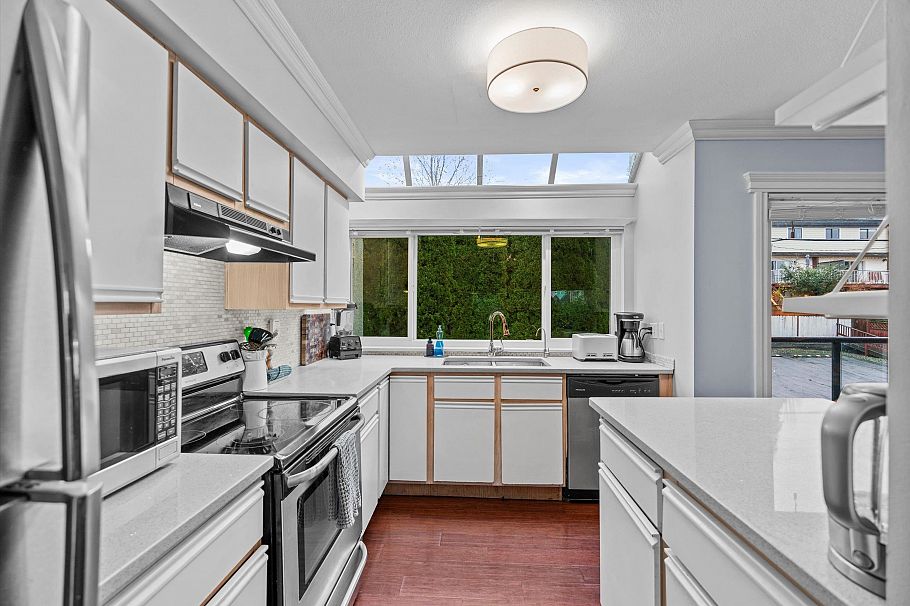 2 410 Mahon Avenue North Vancouver, BC - 11