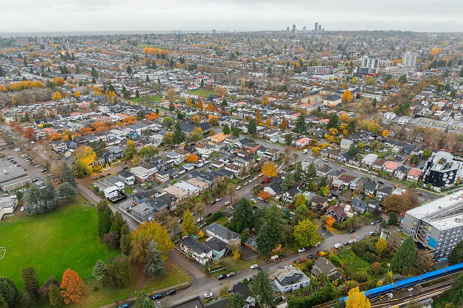 2044 E 22nd Avenue Vancouver, BC - 17