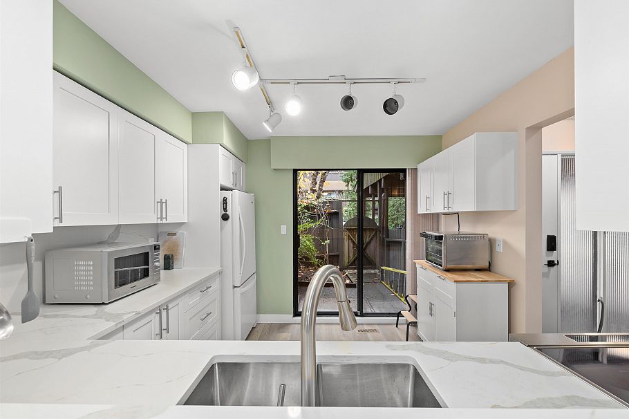 1998 Purcell Way North Vancouver, BC - 3