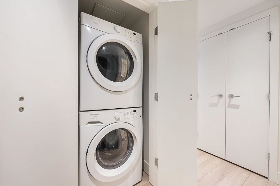 2106 1550 Fern Street North Vancouver, BC - 20