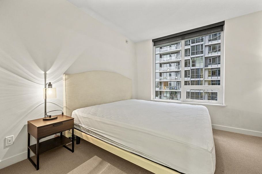 758 38 Smithe Street Vancouver, BC - 13