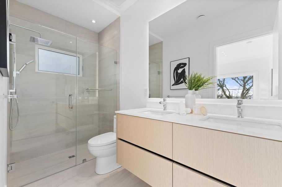 1 1315 W 64th Avenue Vancouver, BC - 10