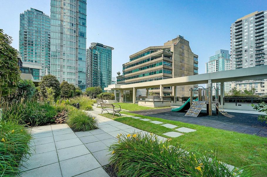 903 1211 Melville Street Vancouver, BC - 15