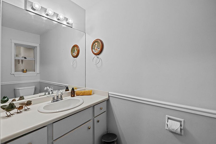 2 410 Mahon Avenue North Vancouver, BC - 8