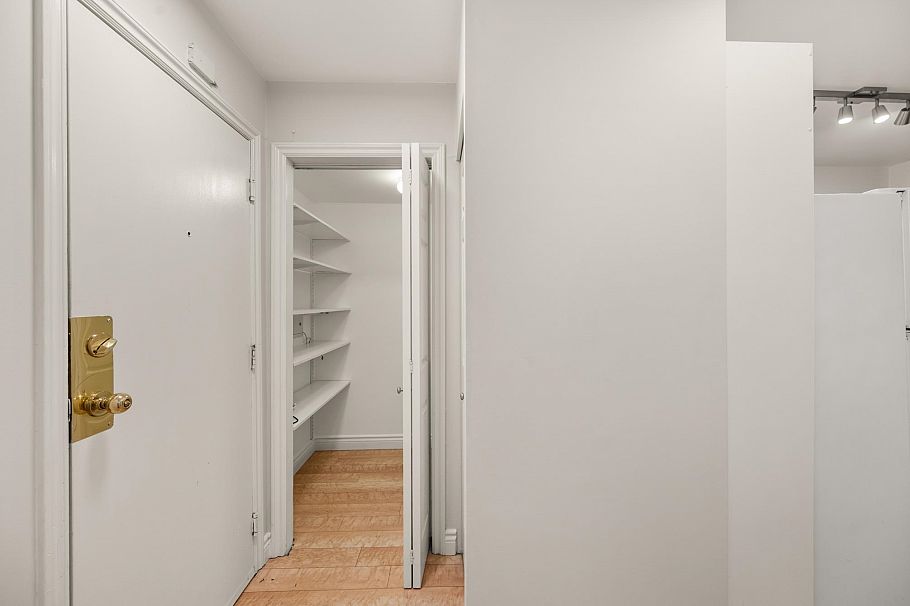 206 688 E 16th Avenue Vancouver, BC - 27